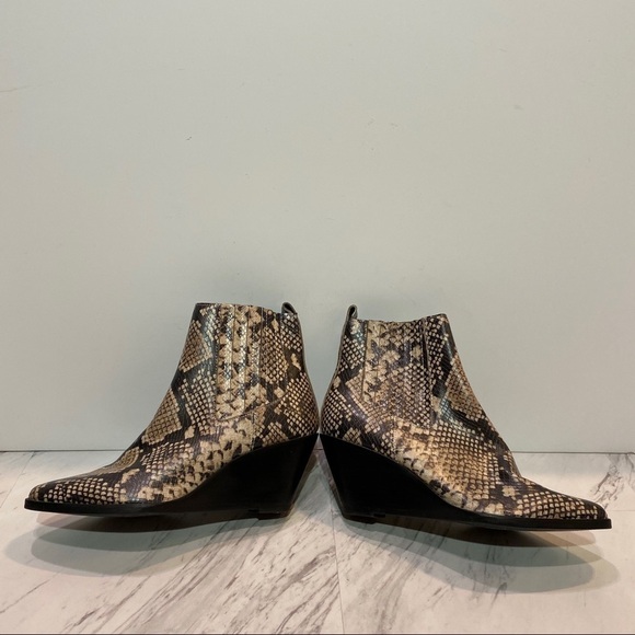 New! Treasure & Bond Natalie Wedge Snake Print Faux Leather Booties 7M - Picture 5 of 11